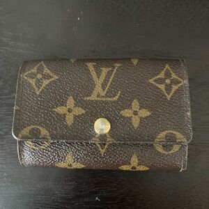 Louis Vuitton mono key holder